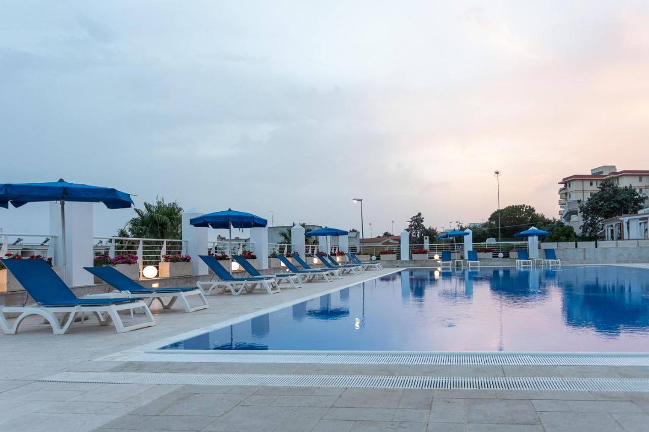 Club Azzurro Hotel & Resort Porto Cesareo Bagian luar foto