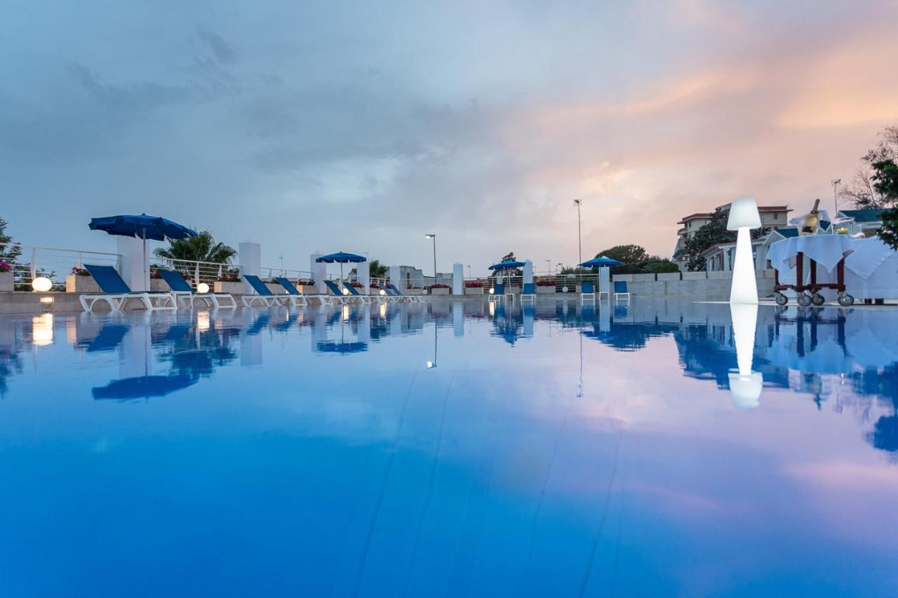 Club Azzurro Hotel & Resort Porto Cesareo Bagian luar foto