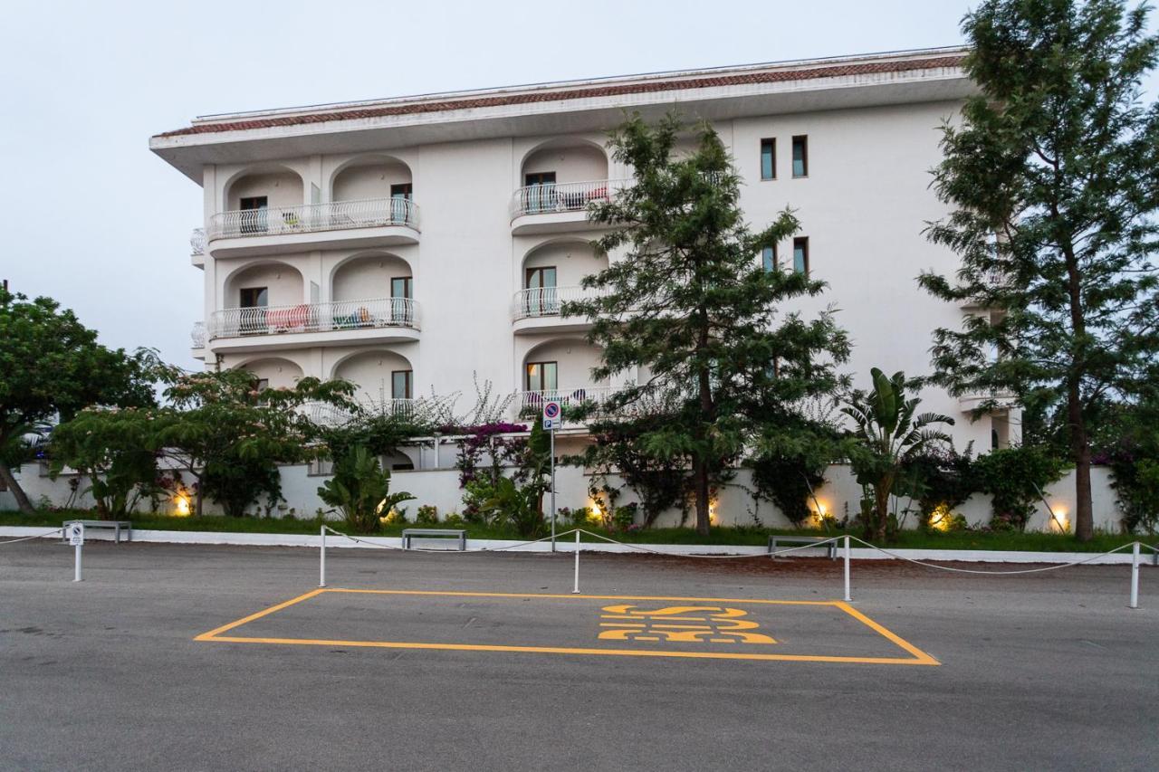 Club Azzurro Hotel & Resort Porto Cesareo Bagian luar foto
